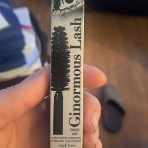 Hard Candy Ginormous Lash Black Out Mascara
